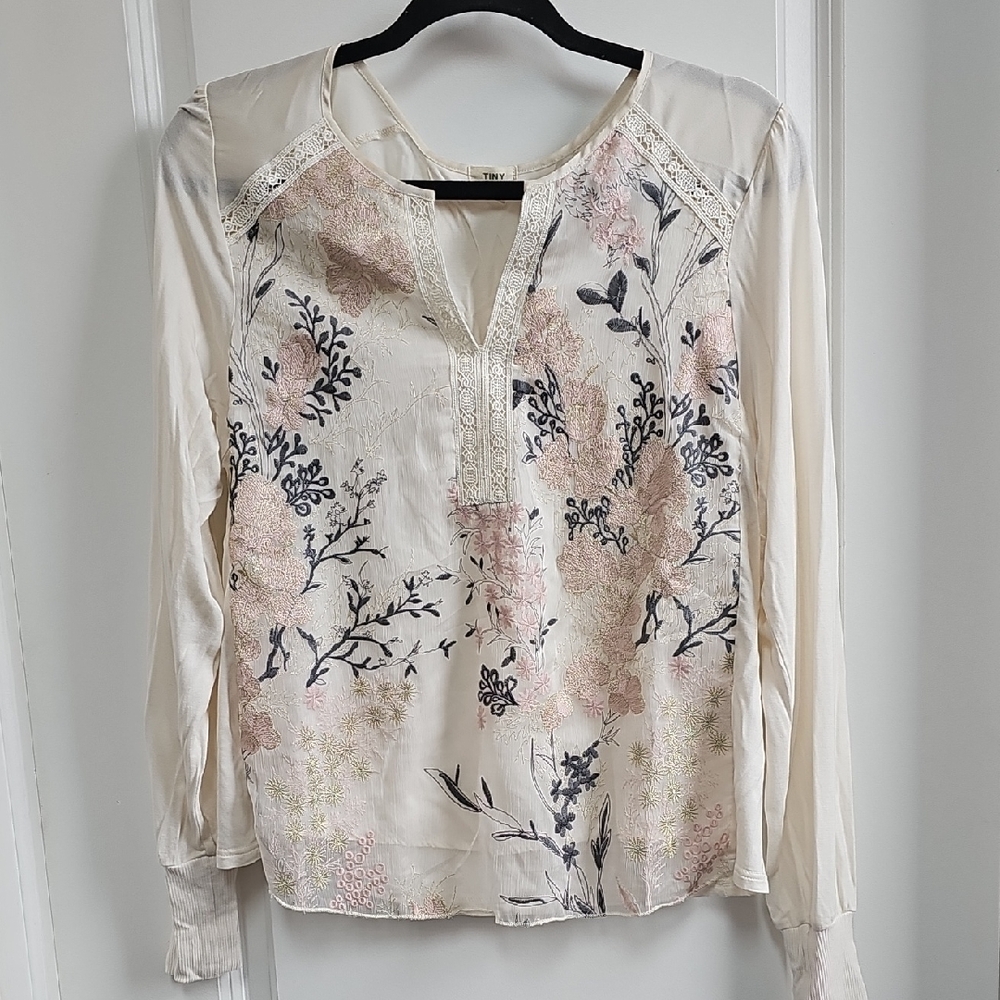 Floral Embroidered Cream Blouse